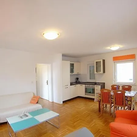 Apartman In Mit Terrasse By Interhome *